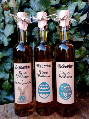 Medovina 200ml - Veselé Velikonoce-vejce motýlci-tmavá přírodní