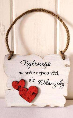 Cedulka Nejkrásnější na světě .... - 14x11cm, hnědo-bílá patina,červené srdce